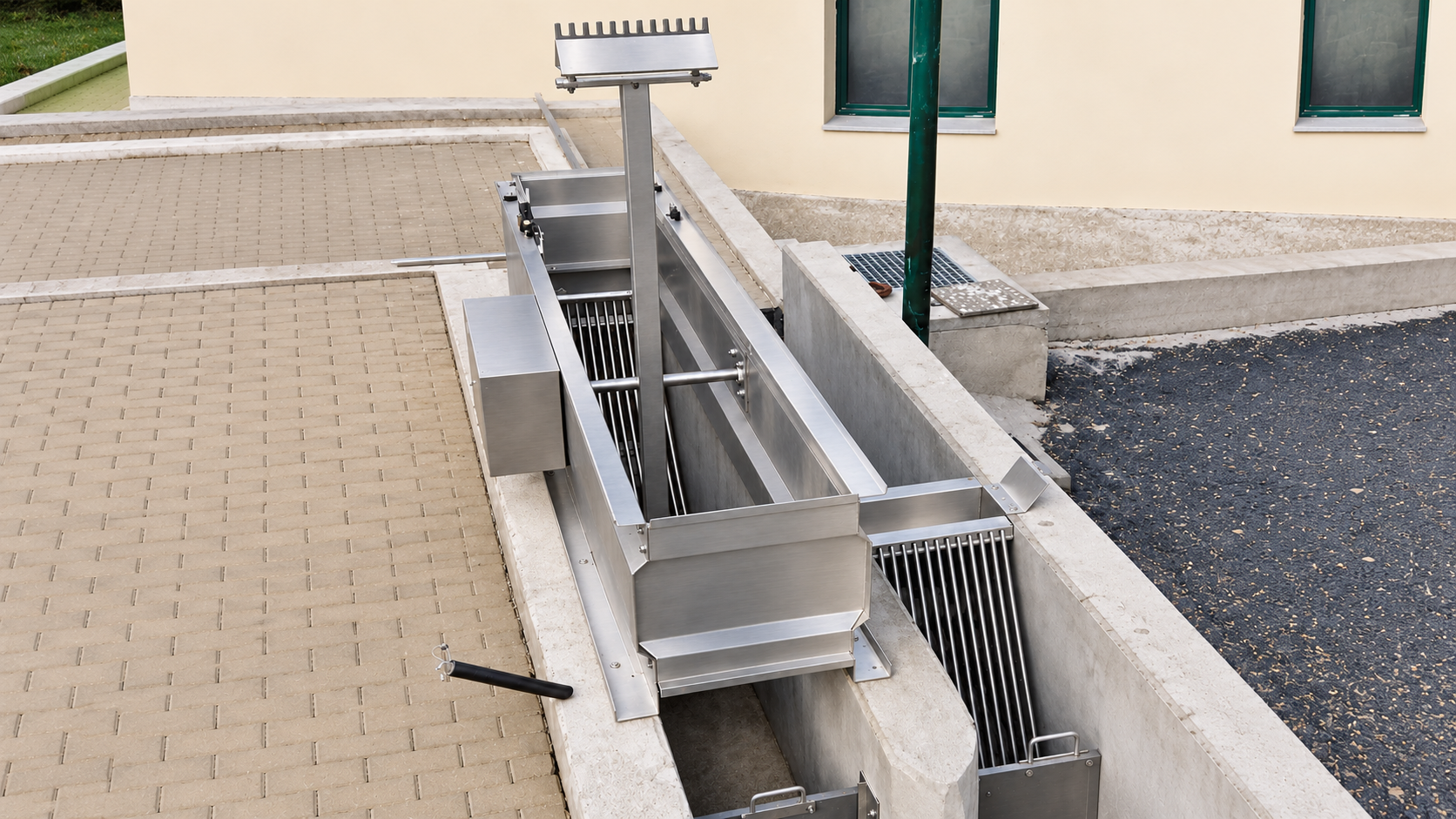 Reja de limpieza automática para canal de pretratamiento de aguas residuales