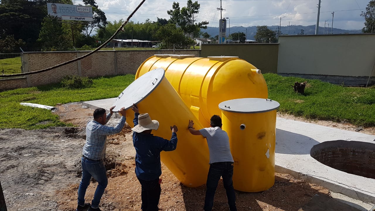 Tanques y filtros en fibra de vidrio para tratamiento y almacenamiento de agua COD 033: GUSTAVO OROZCO